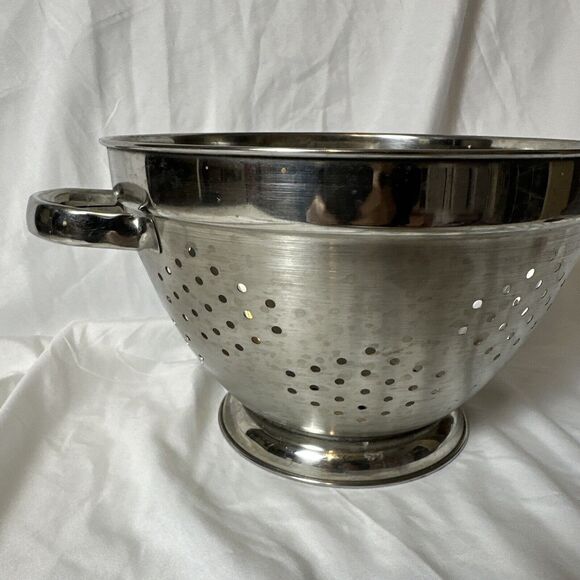 STAINLESS STEEL 18/10 - HEAVY DUTY - 5 Qt. 10" COLANDER WITH HANDLES & BASE‎ - Picture 3 of 12
